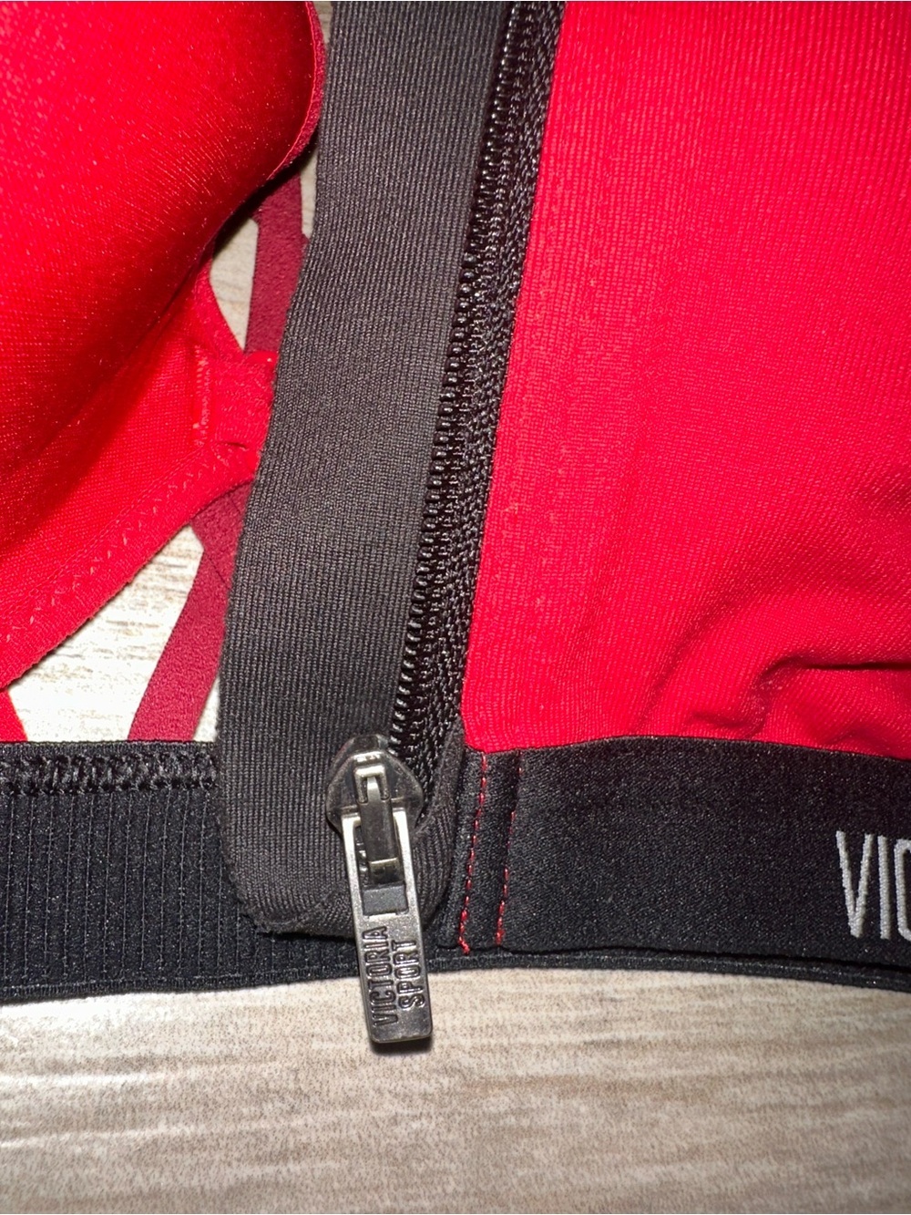 Victoria Secret Knock Out Front Zip Red Sports Bra 🍓🍒 - Picture 6 of 14